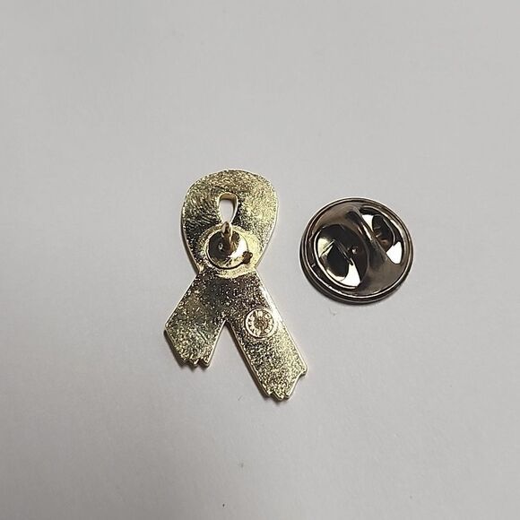 USA American Flag Colors Ribbon Patriotic Lapel Pin - Picture 2 of 3